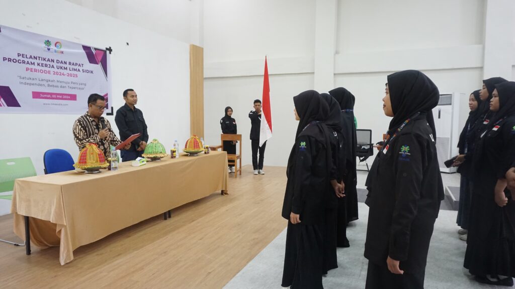 Prosesi pelantikan UKM Pers Lima Sidik pada, Jum'at 03/05/24